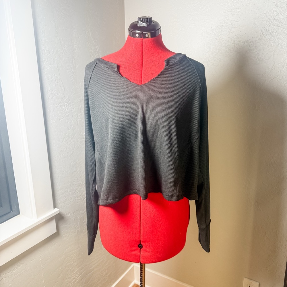 Charlotte Avery V-Neck Black Ribbed Knit Long Sleeve Crop Top Size S